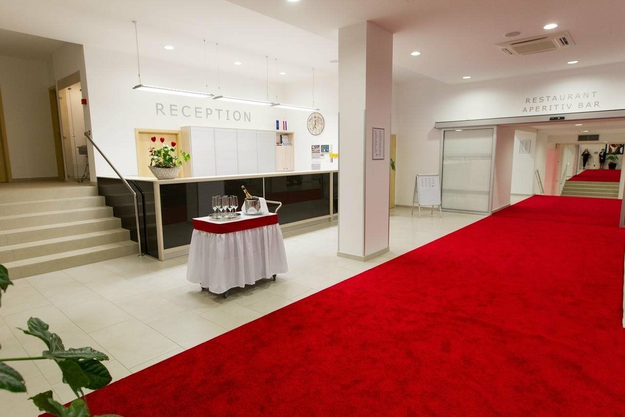 Hotel Slaven سيلتسي المظهر الخارجي الصورة